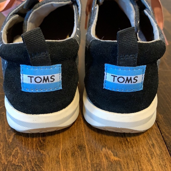 Toms Del Rey polka dot ribbon sneakers. - Picture 4 of 5